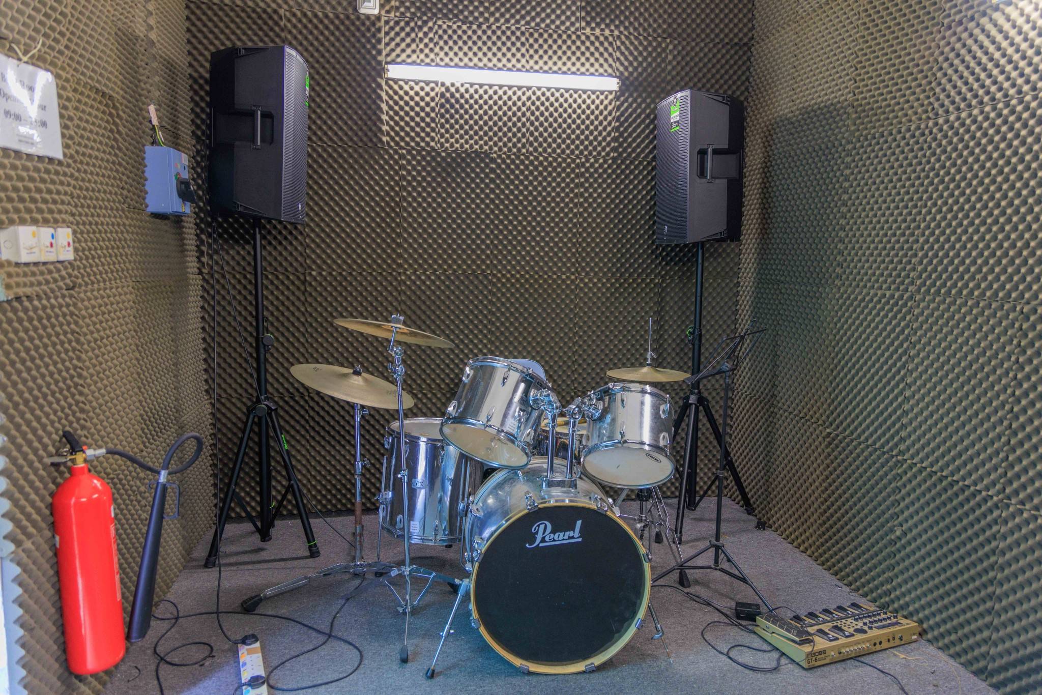 SCS_bandroom